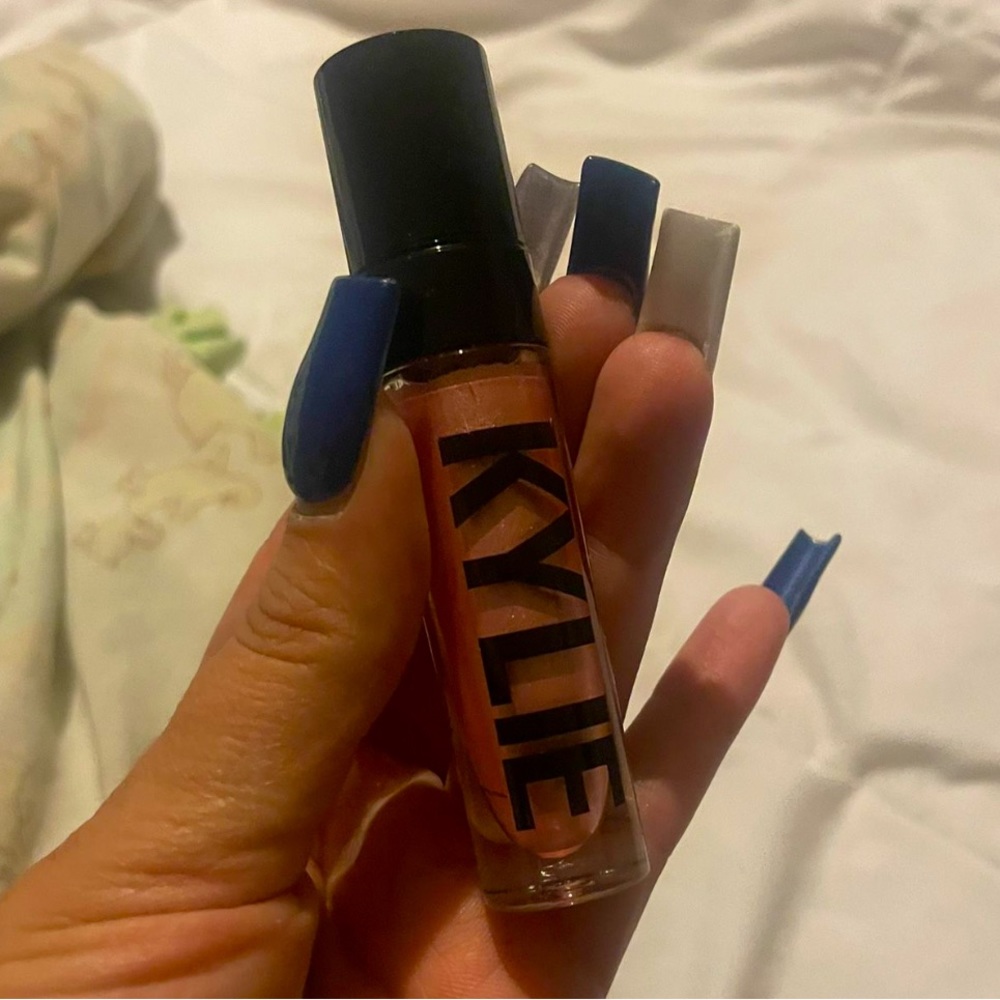 Kylie cosmetics pigmented eyeshadow